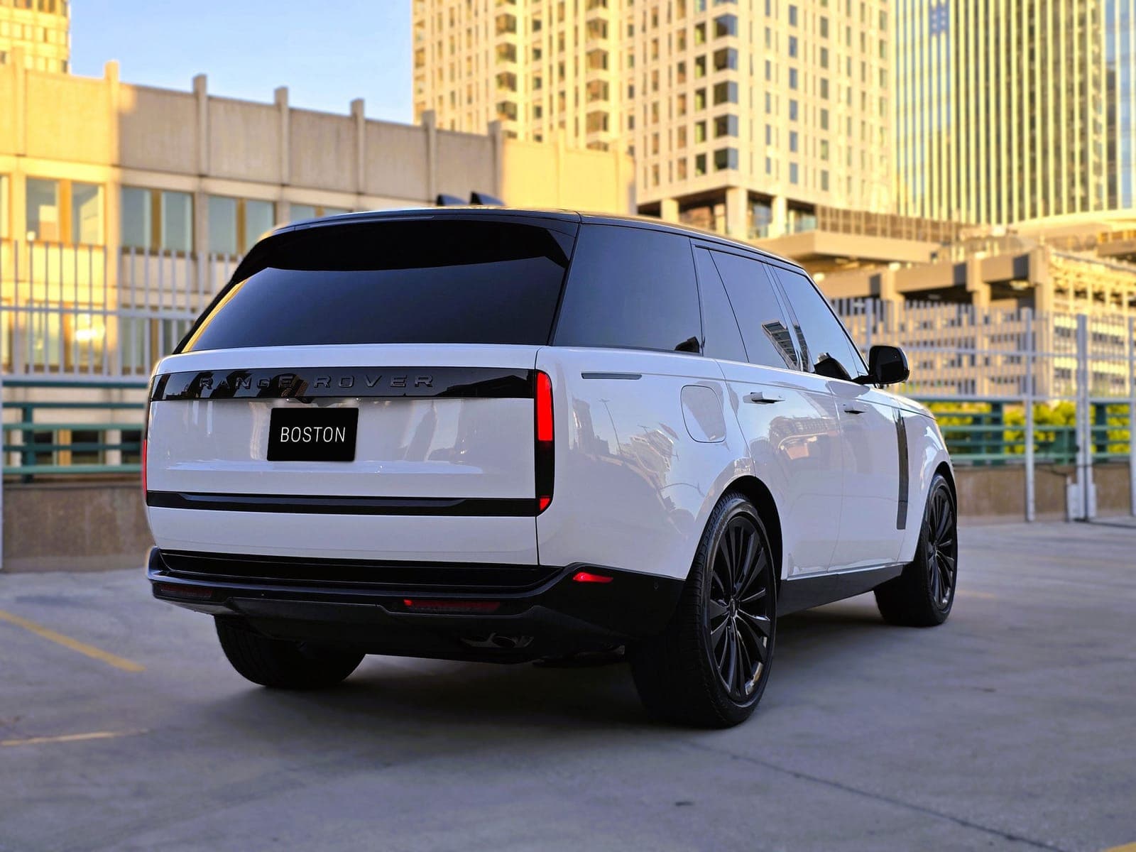 White Range Rover P530 SE SWB AWD