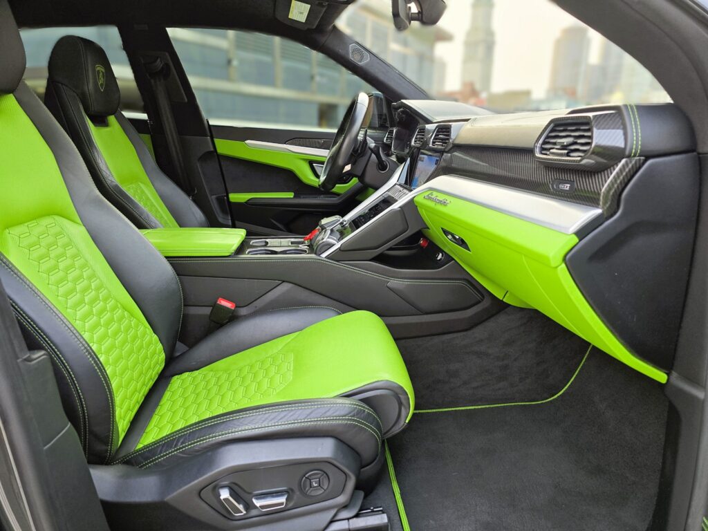 Home 56 Lamborghini Urus