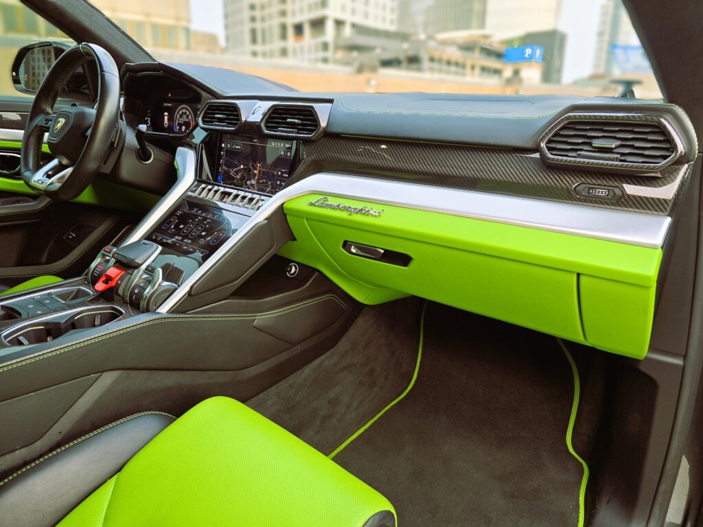 Home 55 Lamborghini Urus