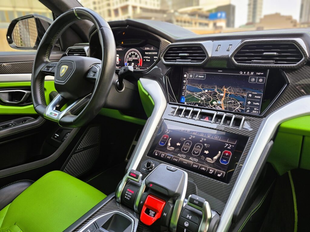 Home 54 Lamborghini Urus
