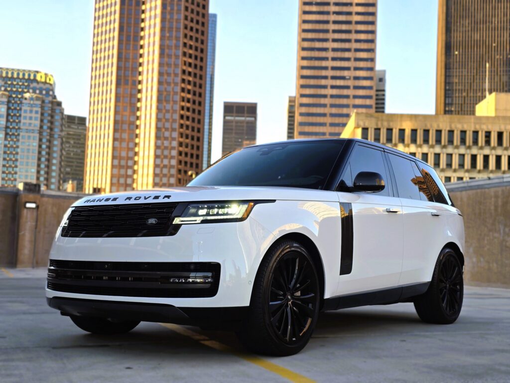 Range Rover Utility 4D P530 SE Range Rover Rental