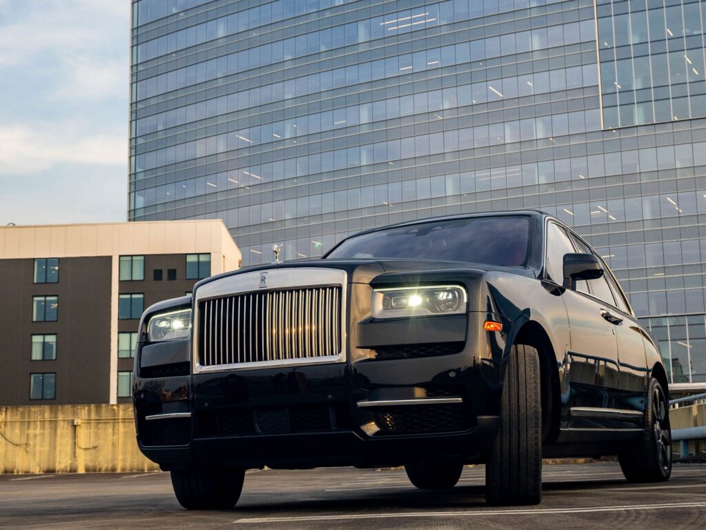 Home 33 Rolls-Royce Cullinan