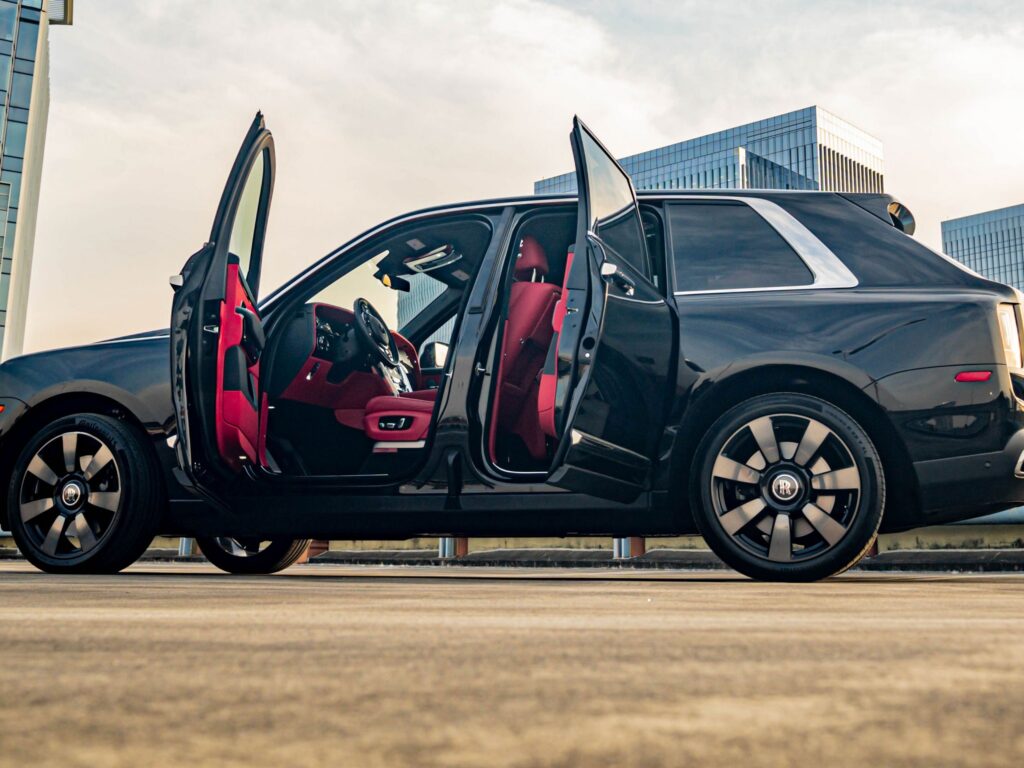 Home 36 Rolls-Royce Cullinan