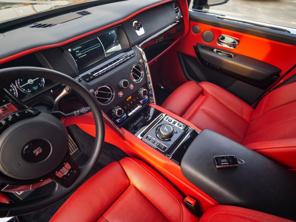 Home 37 Rolls-Royce Cullinan